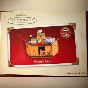 Hallmark 2005 Noah's Ark Ornament with Magic Movement